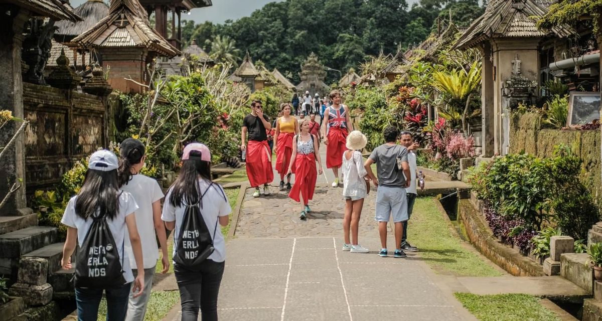 Wisatawan Asing Memilih Indonesia Sebagai Destinasi Liburan