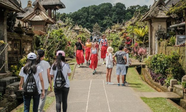 Wisatawan Asing Memilih Indonesia Sebagai Destinasi Liburan